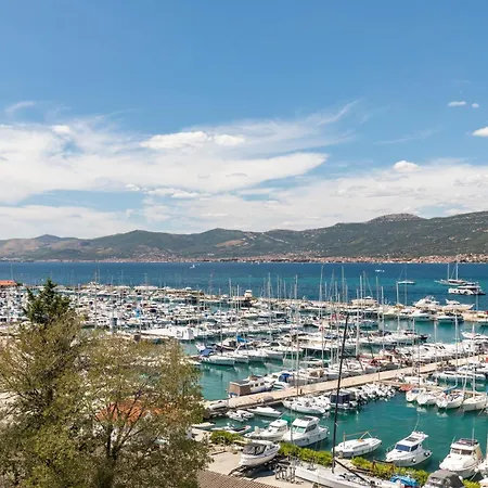 Akademis - Fit ホテル スプリト