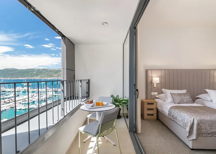 Akademis - Fit ホテル