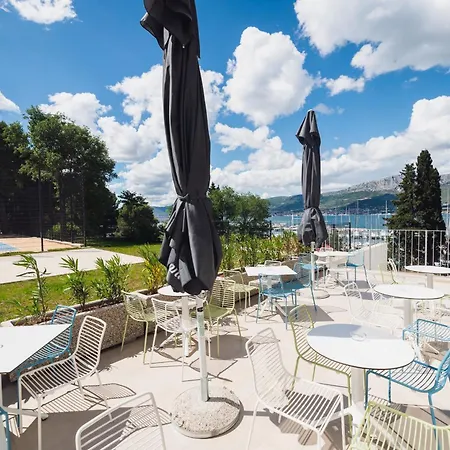 Akademis - Fit Split