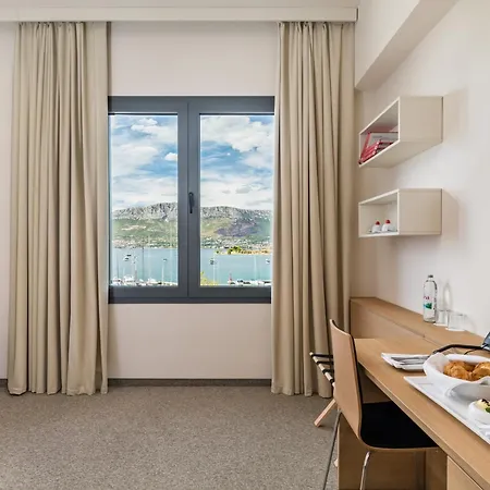 Otel Akademis - Fit Split