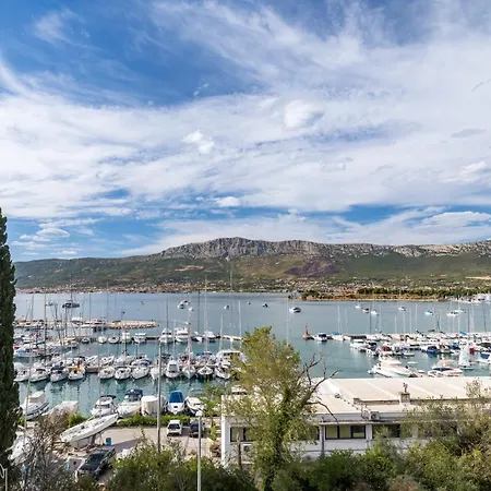 Hotel Akademis - Fit Split