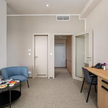Otel Akademis - Fit Split