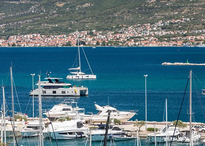 Akademis - Fit Split