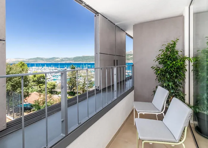 Akademis - Fit 4* Split