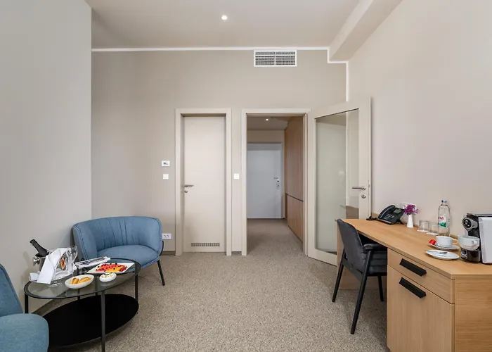 Hotel Akademis - Fit Split